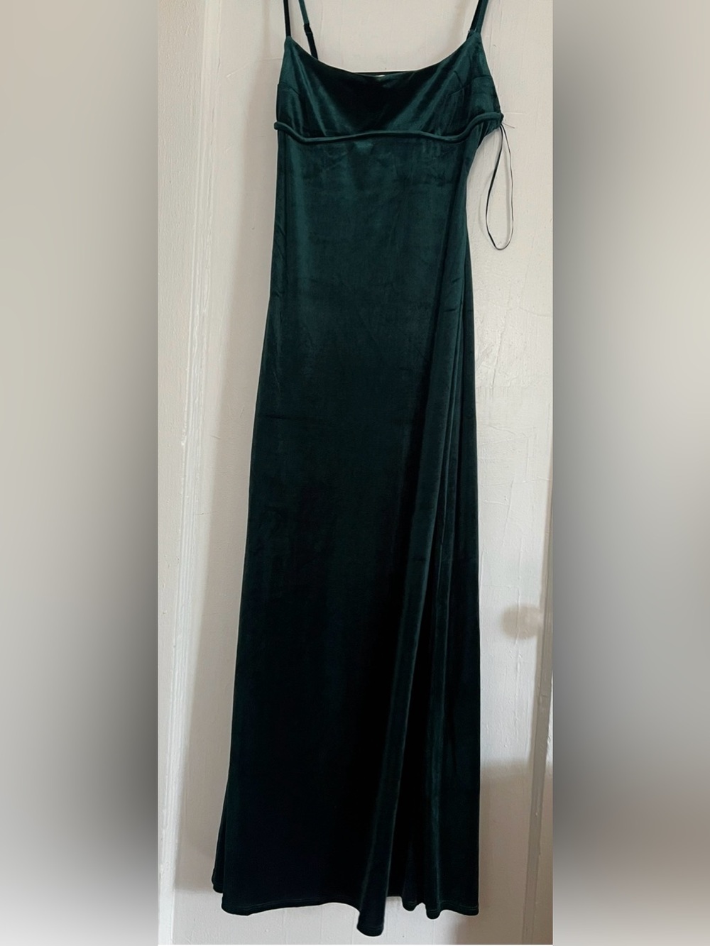 Elegant Velvet Midi Slip Dress in Deep Green